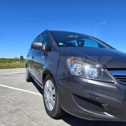 Opel Zafira (4)