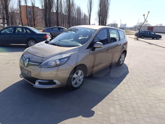 Renault Scenic (6)