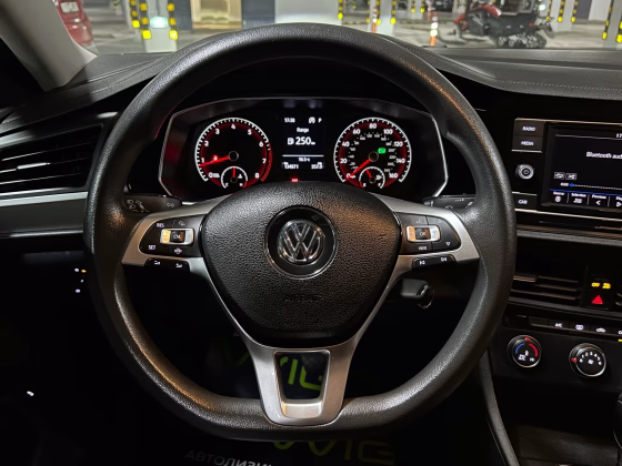 Volkswagen Jetta (14)