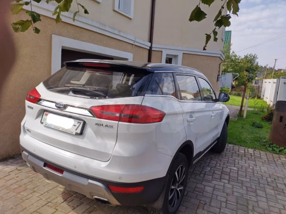 Geely Atlas (2)