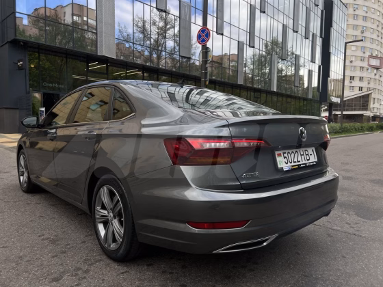 Volkswagen Jetta (4)