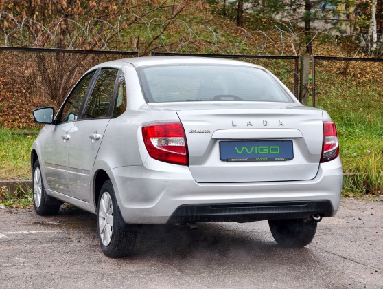 Lada Granta (4)
