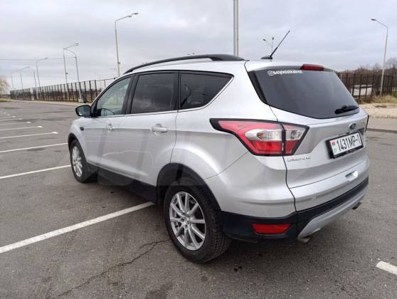 Ford Escape (2)