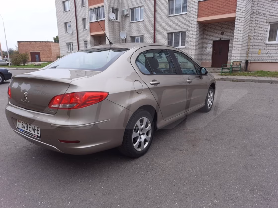 Peugeot 408 (2)