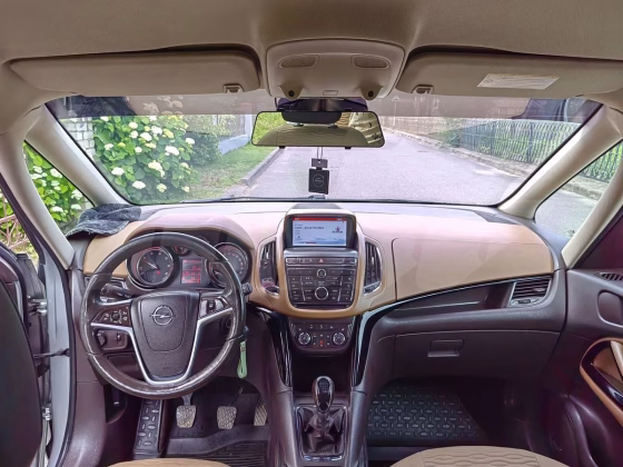 Opel Zafira (3)