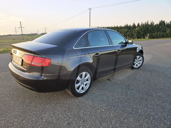 Audi A4 (4)
