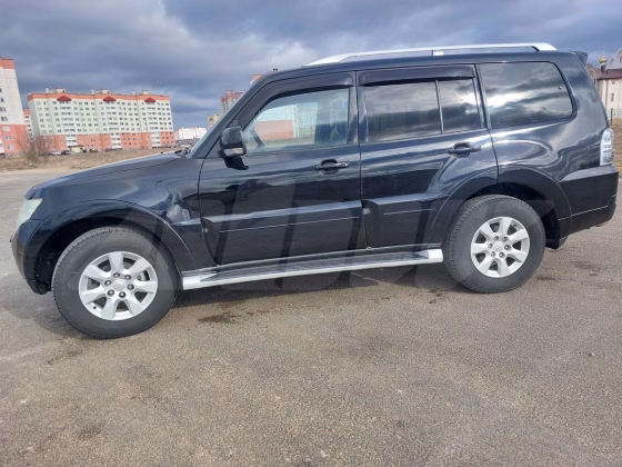 Mitsubishi Pajero (2)