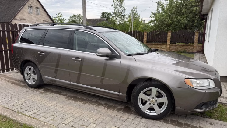 Volvo V70 (2)