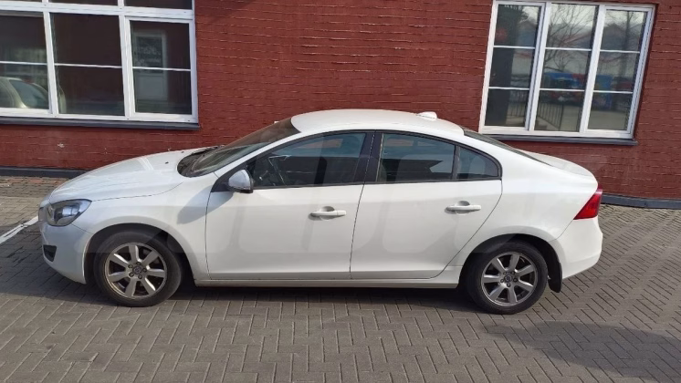 Volvo S60 (1)
