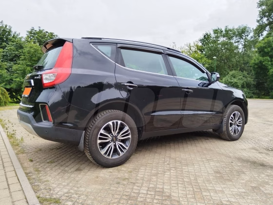 Geely Emgrand X7 (2)