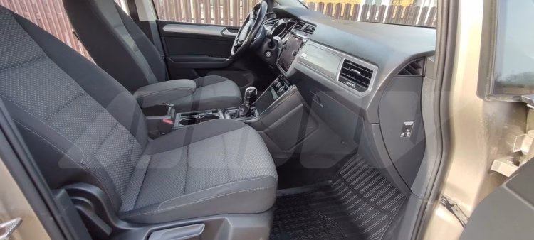 Volkswagen Touran (10)