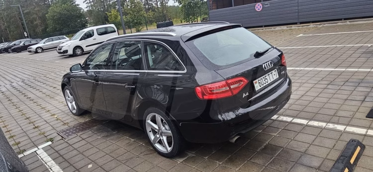 Audi A4 (4)
