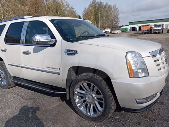 Cadillac Escalade (4)