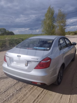 Geely Emgrand X7 (4)