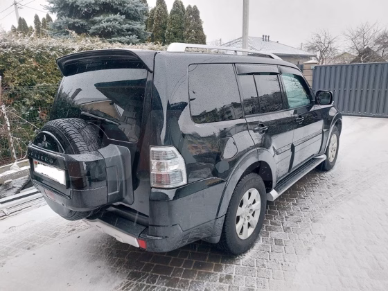 Mitsubishi Pajero (11)