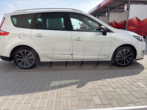 Renault Scenic (6)