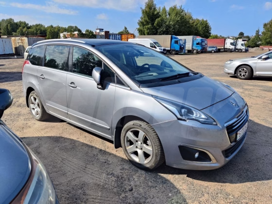 Peugeot 5008 (2)