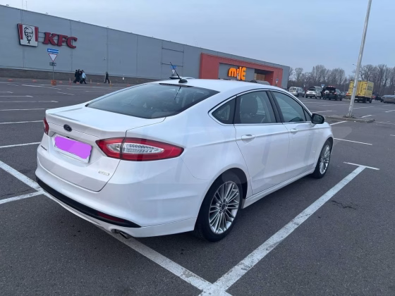 Ford Fusion (2)