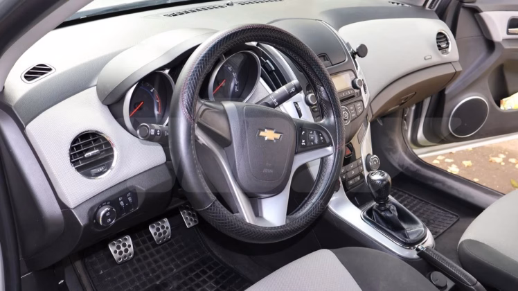 Chevrolet Cruze (9)