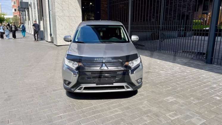 Mitsubishi Outlander (1)