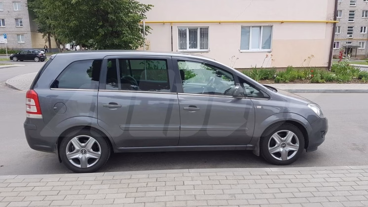 Opel Zafira (2)