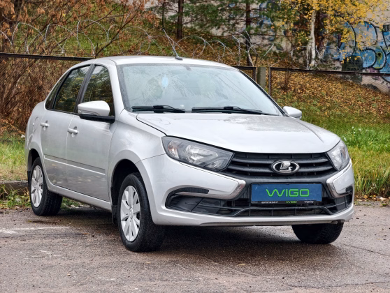 Lada Granta (2)