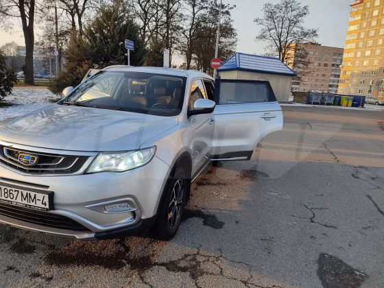 Geely Atlas (2)
