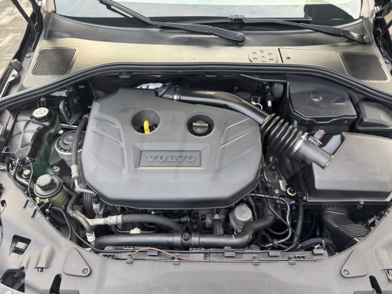 Volvo S60 (3)