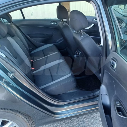 Peugeot 408 (10)