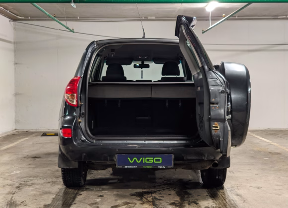 Toyota RAV 4 (7)