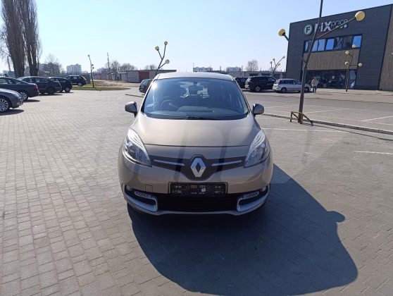 Renault Scenic (8)