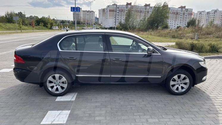 Skoda Superb (6)
