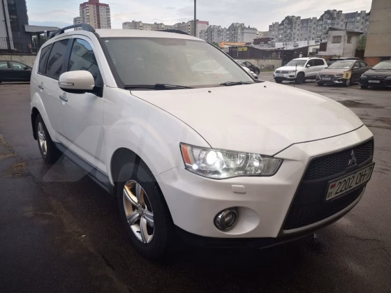 Mitsubishi Outlander (2)