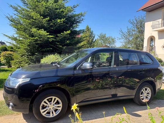 Mitsubishi Outlander (2)