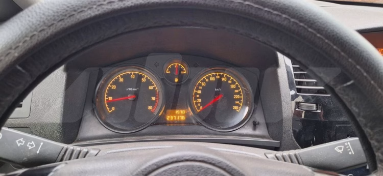 Opel Zafira (8)