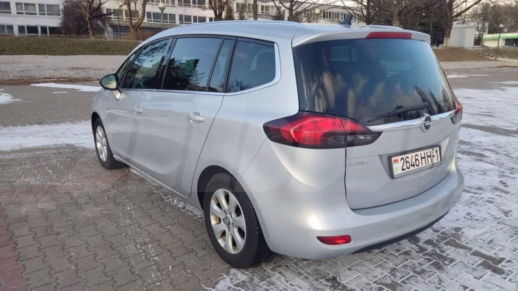 Opel Zafira (4)