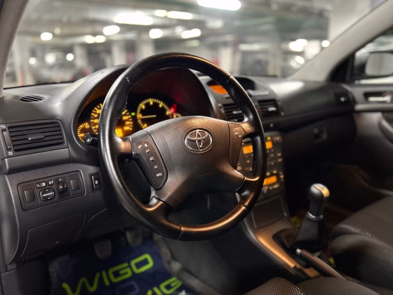 Toyota Avensis (8)