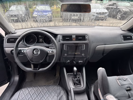 Volkswagen Jetta (4)