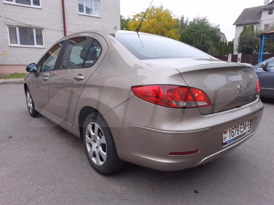 Peugeot 408 (3)