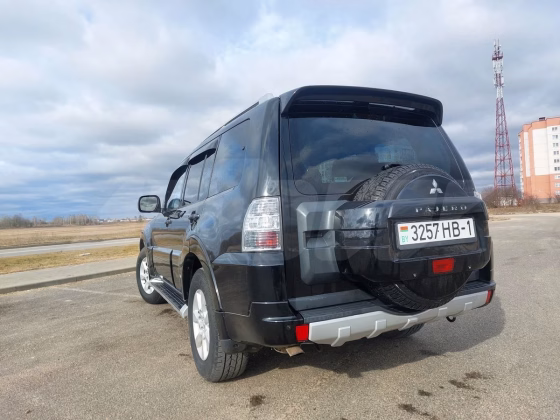 Mitsubishi Pajero (4)