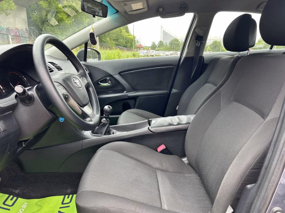 Toyota Avensis (9)