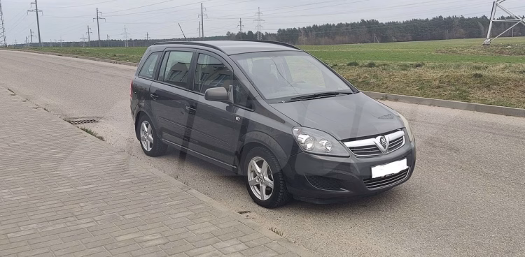 Opel Zafira (1)