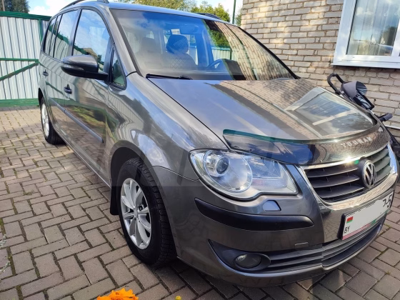 Volkswagen Touran (1)