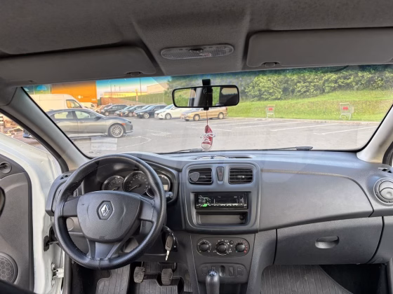 Renault Sandero (12)