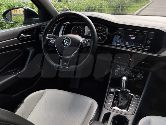 Volkswagen Jetta (10)