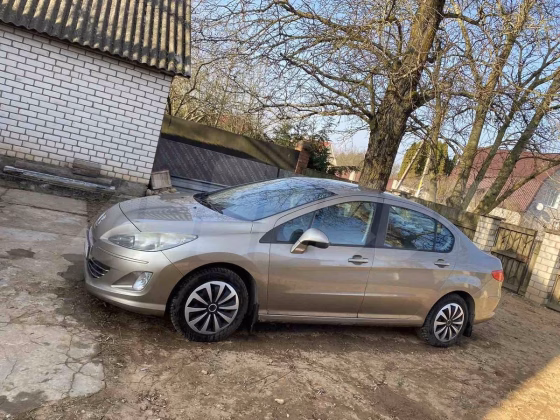 Peugeot 408 (2)