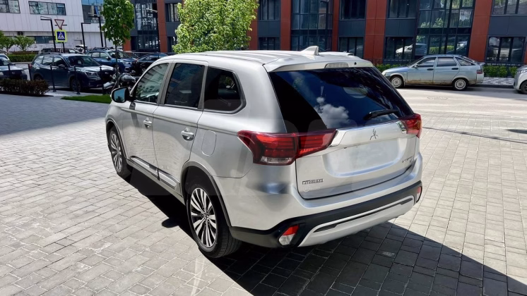 Mitsubishi Outlander (3)