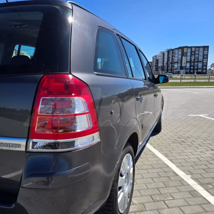Opel Zafira (5)