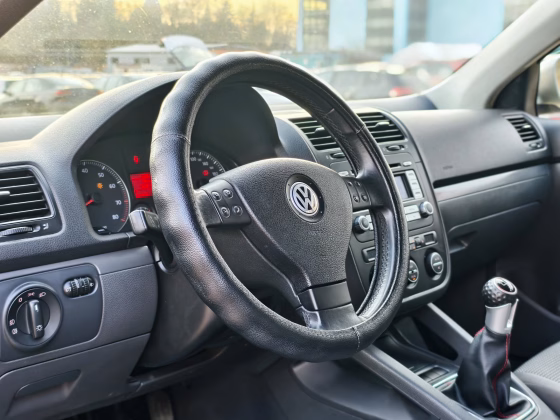 Volkswagen Jetta (8)