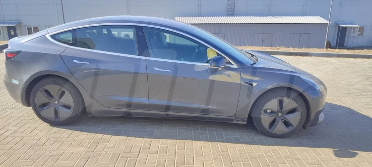 Tesla Model 3 (2)